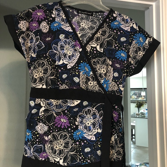 Scrub top - Picture 4 of 6